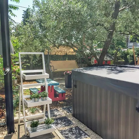 דירה Ivana With Jacuzzi ויר