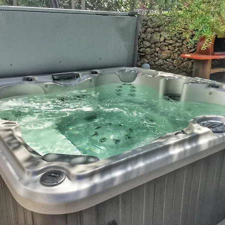 Ivana With Jacuzzi דירה *