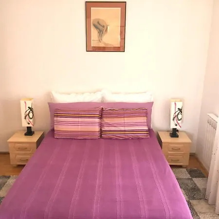 Ivana With Jacuzzi *