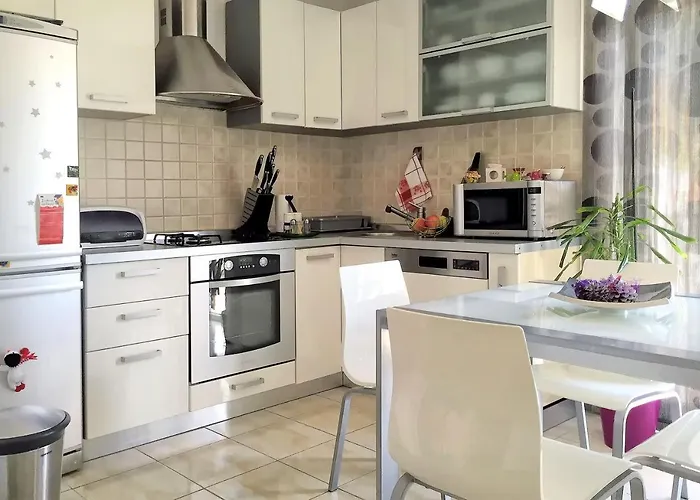 Ivana With Jacuzzi Вир