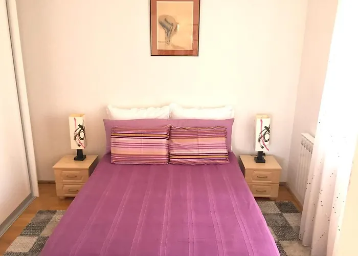 Ivana With Jacuzzi *