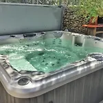 Ivana With Jacuzzi شقة *