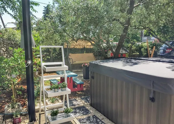 Appartement Ivana With Jacuzzi Vir